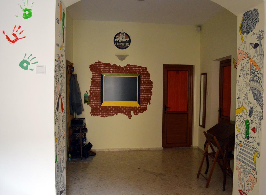 Exit Routine Hostel Timişoara Exteriör bild
